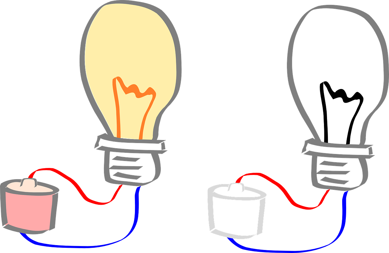 immagine di due lampadine, una accesa ed una spenta